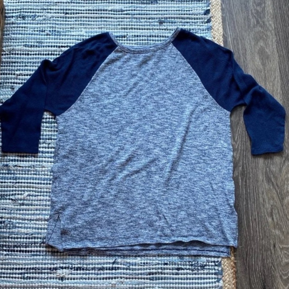 Aerie. Sz L. 3/4 Sleeve T Shirt. Like new. Grey and navy.